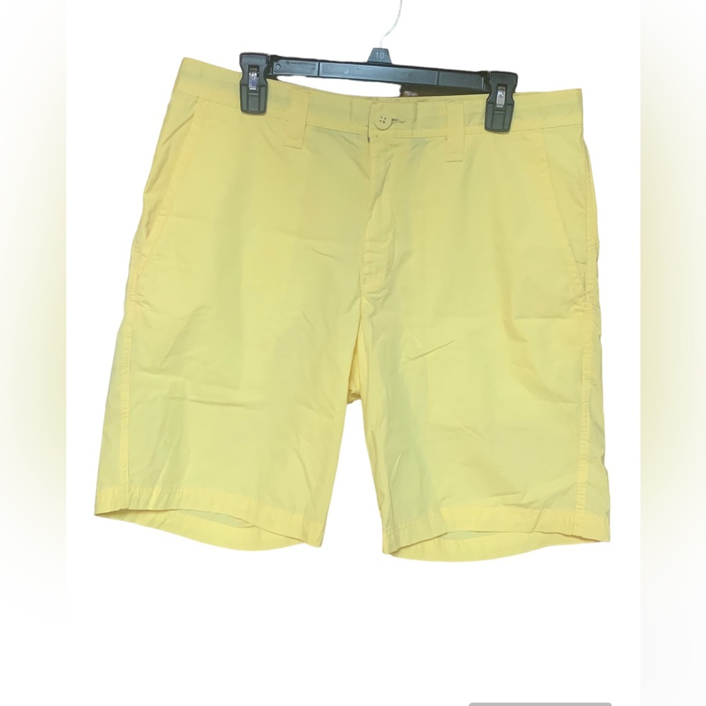 Columbia Men’s Pale Yellow shorts Sz 34